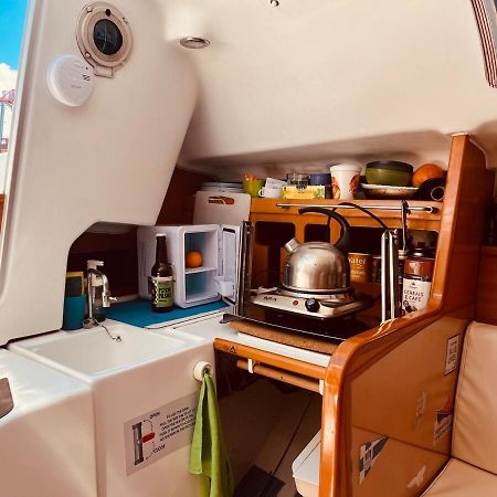 فندق Surfbird Cozy Sailboat Escape Lisboa المظهر الخارجي الصورة