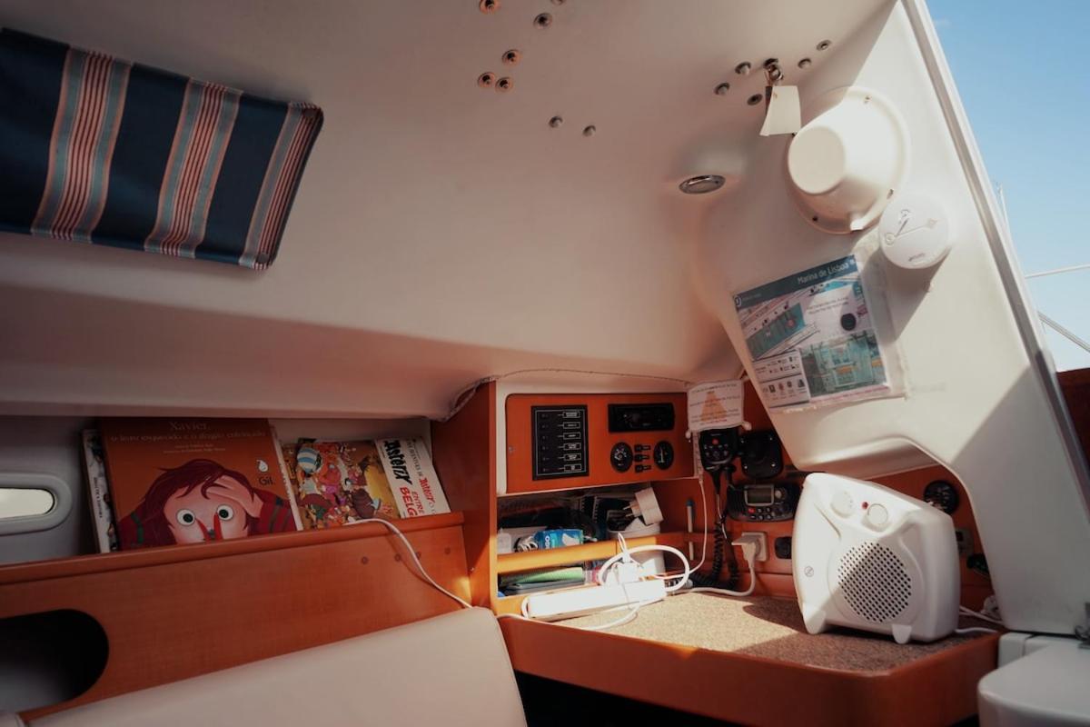 فندق Surfbird Cozy Sailboat Escape Lisboa المظهر الخارجي الصورة