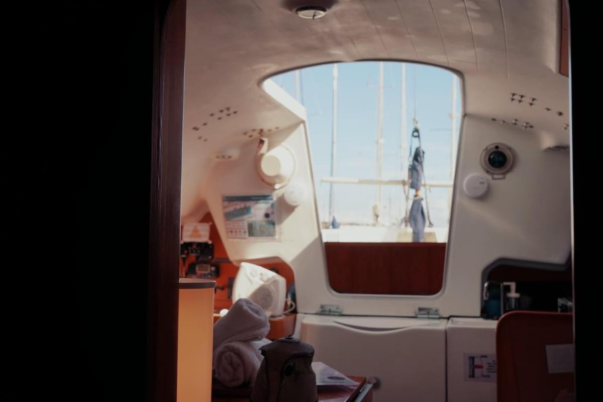 فندق Surfbird Cozy Sailboat Escape Lisboa المظهر الخارجي الصورة